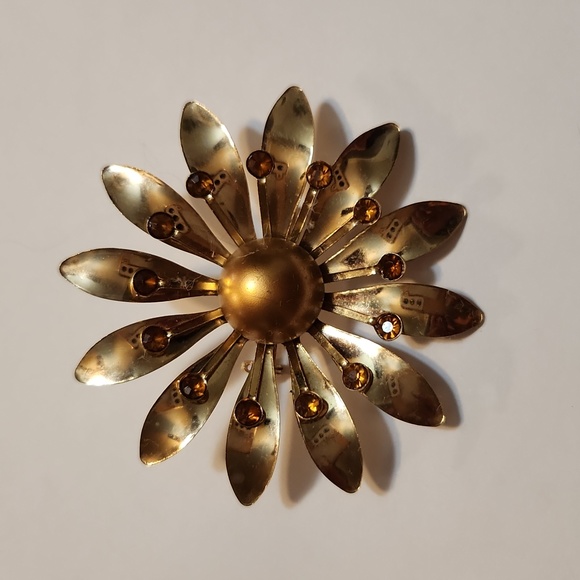 Vintage Brooches - Picture 2 of 4